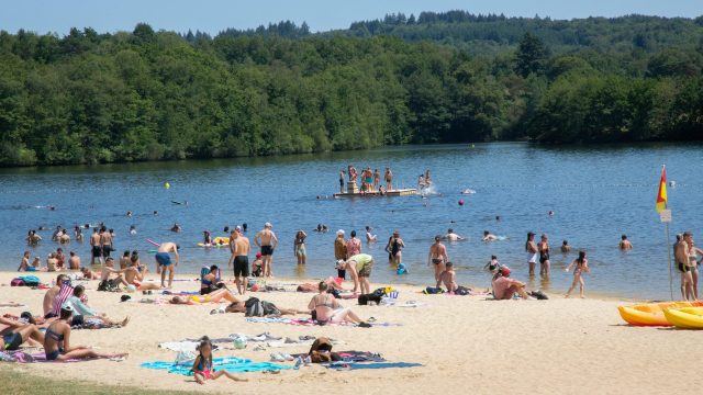 Plage de Santrop - Lac de Saint-Pardoux ©Maxime Authier