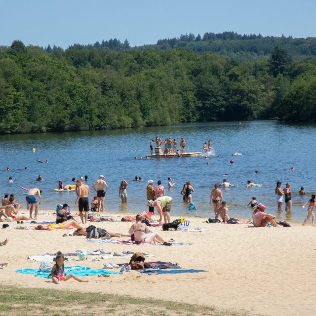 Plage de Santrop - Lac de Saint-Pardoux ©Maxime Authier