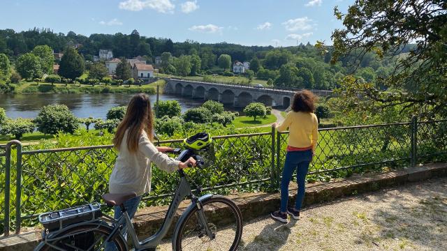 Circuit vélo de Saint-Junien à Oradour-sur-Glane - vue du pont à Saint-Victurnien