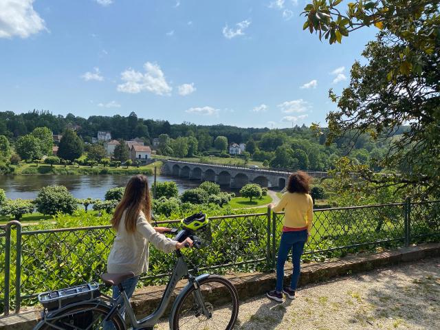 Circuit vélo de Saint-Junien à Oradour-sur-Glane - vue du pont à Saint-Victurnien