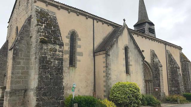 Village De Saint Pardoux Église