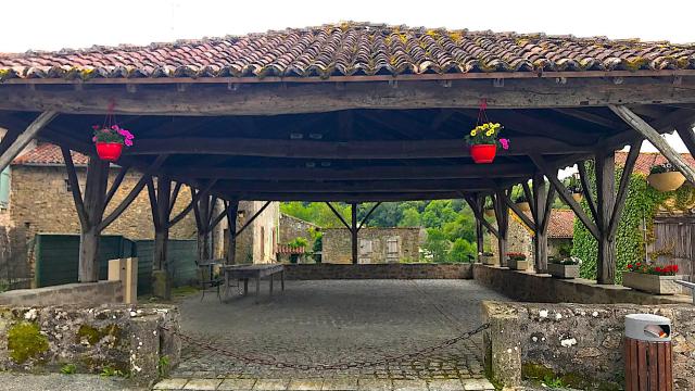 Village De Saint Pardoux La Halle