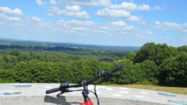 Vue Du Grand Puyconnieux Dournazac©benoît M Copiesr