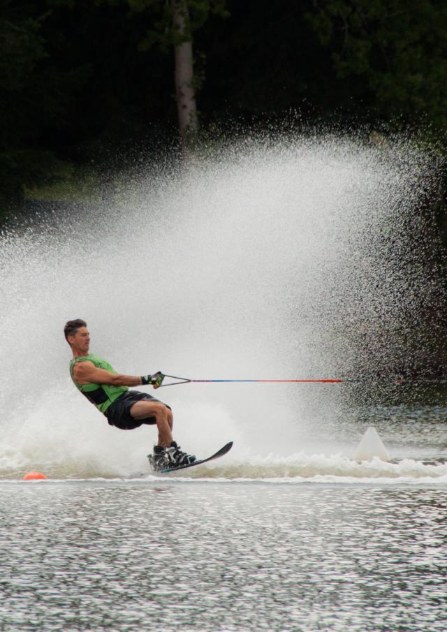 ski-nautique-Lac-de-St-Pardoux-S-Masse.jpg