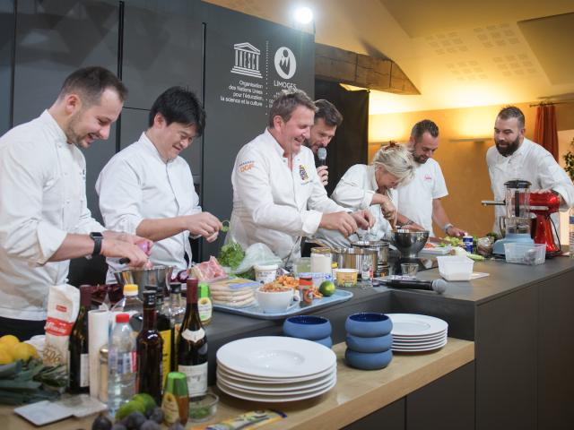 Gastronomie Francaise Toques Et Porcelaine