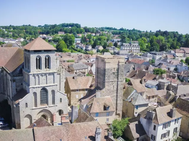 Vue aérienne cité médiévale de Saint-Yrieix