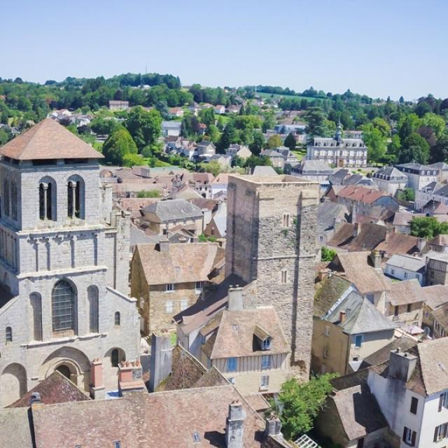 Vue aérienne cité médiévale de Saint-Yrieix