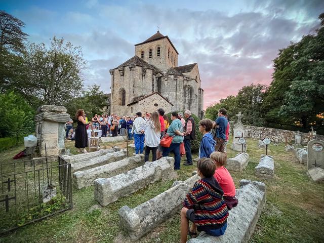 Le Chalard Eglise Romane Et Cimetiere Des Moines