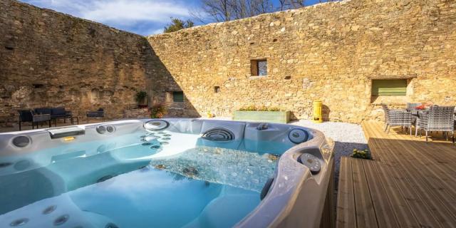 Gite du pacha château de Bonneval jacuzzi