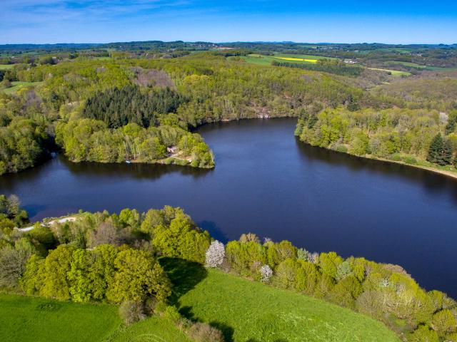 Lac Du Pont A L'Âge à Laurière