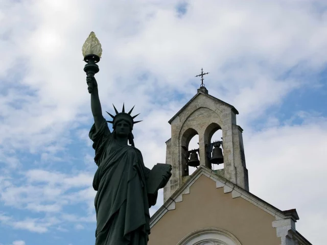 Monuments Aux Morts Chateauneuf La Foret