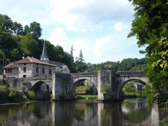 Vieux pont de Saint-Léonard de Noblat en Limousin