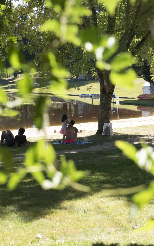 Après midi d'animations à l'Etang de Meuzac,  organisée par la médiathèque du Père Castor, le 9 aout 2023,  Meuzac, Communauté de communes Briance Sud Haute Vienne, Haute Vienne , France.