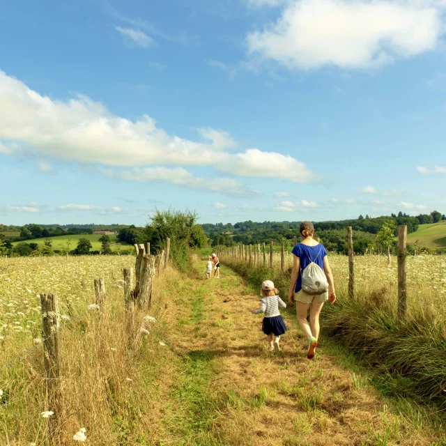 Randonnée sur les chemins de randonnée de Saint-Germain- Les-Belles, été 2023, Communauté de Communes Briance Sud Haute Vienne, Haute - Vienne, France.