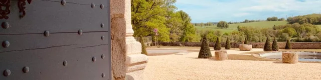 Vue sur la cour du château