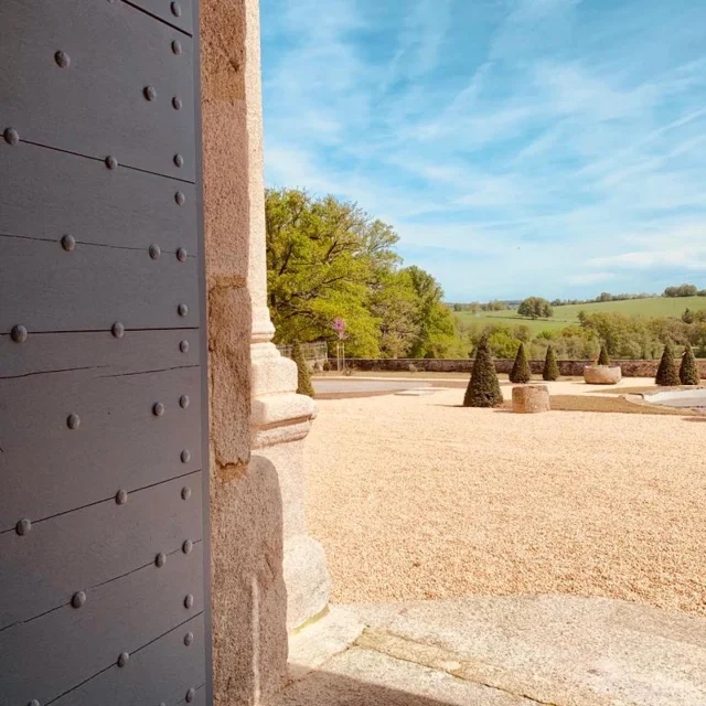 Vue sur la cour du château