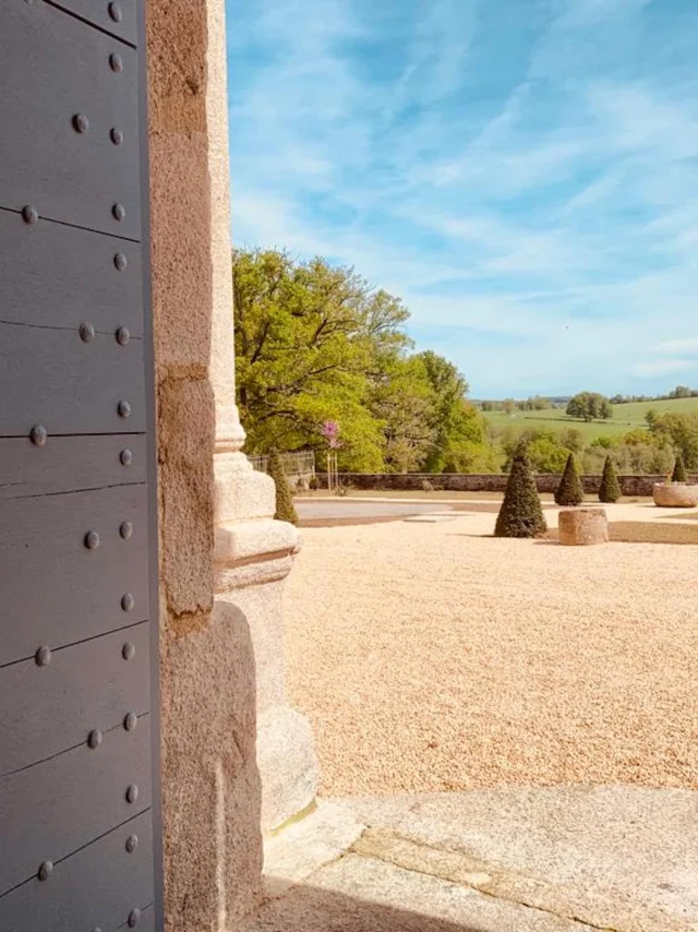 Vue sur la cour du château