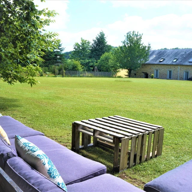 Le jardin derrière la ferme les Tranchées