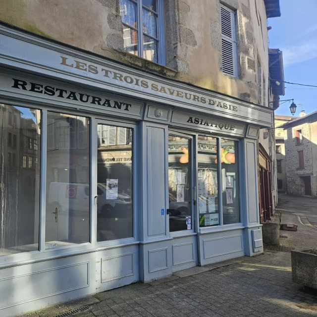 Façade du restaurant Les Trois Saveurs d'Asie à Saint-Léonard de Noblat