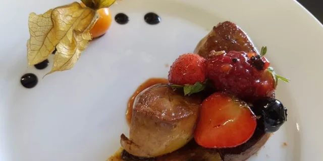 Foie gras rôti aux fruits rouges au Ranch des Lacs