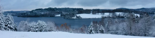 Vacances de Noël en Limousin - Le Lac de Vassivière et le PNR Millevaches en hiver et sous la neige