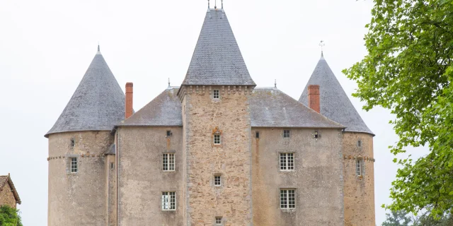 Le Chateau De Brie Sur La Route Richard Coeur De Lion En Limousinmaxime Authier