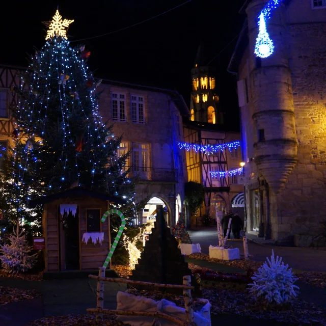 Les Illuminations De Noel A Saint Leonard De Noblatvitrines Saint Leonard