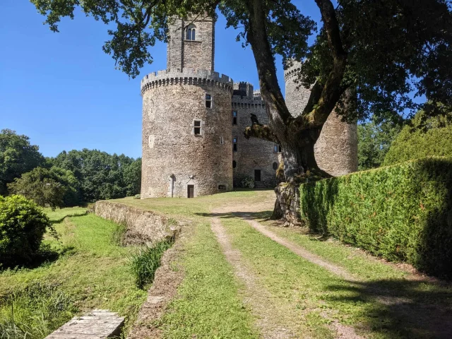 Chateau De Montbrun Clotilde Benni 3