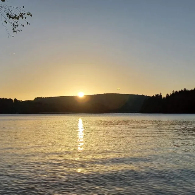 Coucher de soleil sur le lac de Vassivière