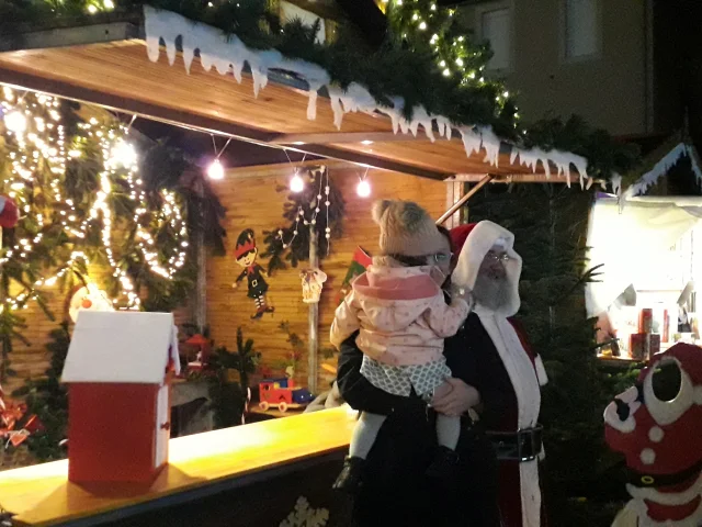 Marche Noel De Saint Yrieix Pere Noel Enfants