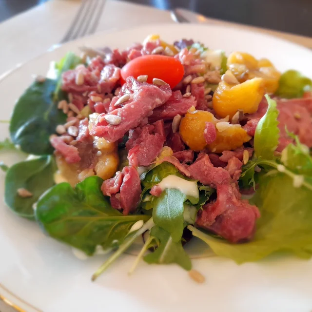 Salade Limousine Au Restaurant La Barriere Ou Manger A Saint Leonard De Noblat C Ot Noblat